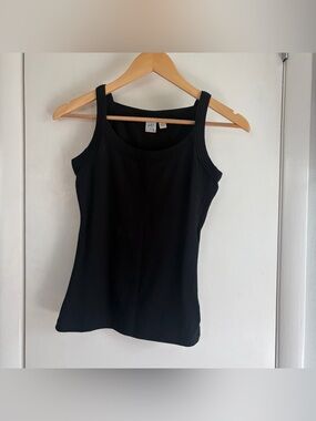 So Wear It Declare It Y2K Fitted Black Cami. Size: Small.